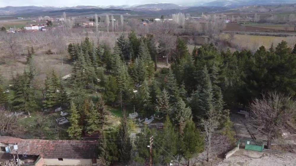 Köyün mezarcısı, ölmeden kendi mezarını kazdı! Sebebi de olay kadar ilginç 9